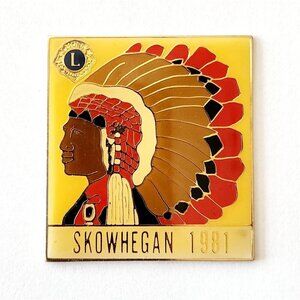 1981 Skowhegan Maine Lions Club Pin Enamel Filled Native American Chief F6E